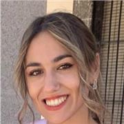 Profesora imparte clases de todas las asignaturas