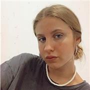 estudiante de biotecnología imparte clases de ciencias