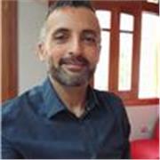 Professeur de français langue étrangère et d'anglais. Je propose également des cours de conversation en espagnol latino-américain, ayant vécu 18 ans au Pérou. Envie d'apprendre quelques mots en maltais ? N'hésitez pas à me contacter