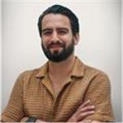 Profesor de Inglés con larga trajectoria en el mundo corporativo publicitario. 