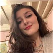 Studentessa con background in lingue, applicato poi al lavoro nei musei, offre lezione private di inglese e francese online o a Firenze