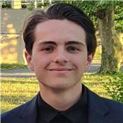 Passionné de Mathématiques et Physique depuis très jeune, j'apprécie voir progresser les gens que je peux aider !