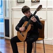 Guitarrista con grado profesional da clases de guitarra en Palma de Mallorca para todos los niveles