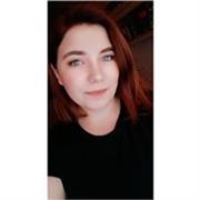 Jestem Tacjana, lektorka języka francuskiego. Uczę dzieci, młodzież i dorosłych — od podstaw po język biznesowy. 