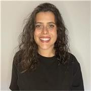 Soy maestra de educación primaria, además, también cuento con el grado profesional de música en la especialidad de clarinete