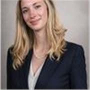 Studentin, die 2025 ihr Abi abgeschlossen hat, Deutsch und Englisch als Leistungskurse hatte und gerne Wissen vermittelt