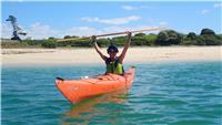 Professeur sportif donnne courses de course à pied, roller, kayak, marche nordique et remise en forme