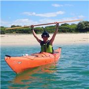 Professeur sportif donnne courses de course à pied, roller, kayak, marche nordique et remise en forme