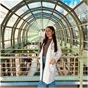 Salve ,mi chiamo Mariateresa e sono  una studentessa di medicina al 4 anno . 