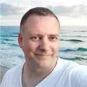 Me defino como un profesional dedicado y apasionado por la programación y la enseñanza con mas de 20 años de experiencia