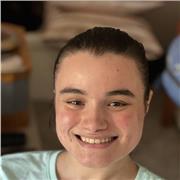 Studentessa universitaria in Lettere Moderne, con diploma di maturità classica 100/100, si offre di aiutare studenti e studentesse nel loro percorso scolastico.