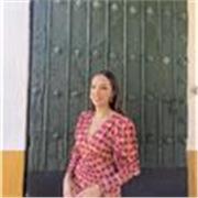 Titulada en Filología Hispánica por la Universidad de Sevilla. Titulada en el Máster de Logopeda por Edeca