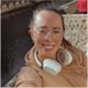 Profesora de primaria y secundaria (especialmente en el área de lengua castellana e inglés en secundaria). 
