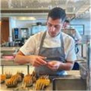 Chef con esperienza offre lezioni private di cucina per principianti e appassionati a Pesaro e online.