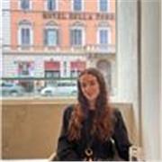 Soy estudiante de Business Administration y llevo 3 años dando clases de Matemáticas. 