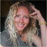 I'm Kelly, I teach kids English from 3+ I use picture flash cards to make lessons fun and interactive. We will play games and sing