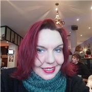 Professeur de musique diplômée internationale de piano très douce avec les enfants.