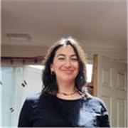 Profesora experta en competencias de comprensión lectora, expresión oral y escrita en estudiantes de 7mo básico a 4to medio