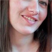 Insegnante di arte impartisce lezioni di storia dell'arte e laboratori didattici