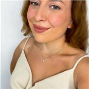 Profesora titulada de Inglés con más de 5 años de experiencia en clases particulares y en grupos.