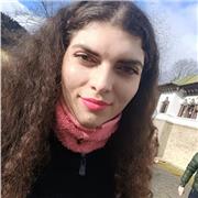 Hago de niñera y ayudo con tareas