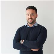 Ingeniero en diseño industrial, con máster en dirección de arte y especializado en diseño aplicado al marketing.