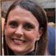 Insegnate di Italiano con oltre 20 anni di esperienza nel mondo, offre lezioni di lingua e cultura italiana a tutti i livelli. 