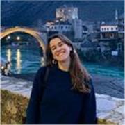 Profesora de inglés para todas las edades y niveles hasta C1, con clases dinámicas y personalizadas.
