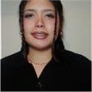 Me defino como una guía vocal que acompaña a cada alumno en el descubrimiento de su voz, trabajando técnica, expresión y emoción. 