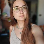 Tutor psicologa impartisce lezione di pedagogia e psicologia a scuola superiori/licei