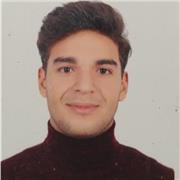 Pianista apasionado enseño a niños jóvenes y adultos