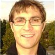 Profesor de inglés da clases de ingles online a los adultos y adolescentes
