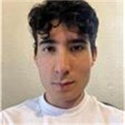 Estudiante de universidad con conocimiento avanzado en ingles