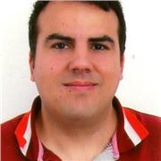 Licenciado en Historia, con una amplia formación (desde arqueología, prehistoria, historia antigua, medieval, moderna, contemporánea)