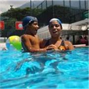 Profesora de natación, para chicos y grandes