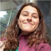 Soy una chica independiente, con ganas de enseñar y aprender. Ofrezco clases a personas de cualquier edad