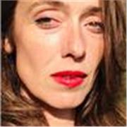 Designer de mode avec 30 ans d'expérience, offre des cours en ligne