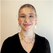 Poliglota, apasionada de la historia y licenciada en artes. Siempre la que ecolicaba el tema a sus compañeros :)