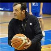 Entrenador superior de baloncesto se ofrece para trabajar jugadores jovenes con ganas de aprender. No dispongo de cancha