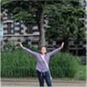 Profesora de matemáticas y física, con experiencia en adolescentes y adultos