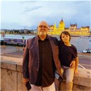 Native English speaker wtih decades of teaching experience.