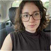 Profesora de inglés apta para niveles de primaria, ESO y bachillerato.