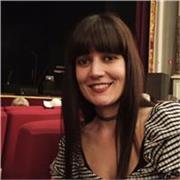 Persona graduada en Educación Social (USC) se ofrece para impartir clases de Lengua Castellana a alumn@s de infantil/primaria. 