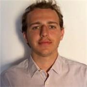 Laureato in mediazione linguistica, offre lezioni di inglese per alunni di scuole elementari, medie e superiori