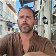 Estudios superiores y varios máster en IA,me encanta enseñar a las personas que parten de cero en esta revolución que va tan rápid