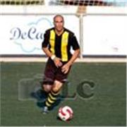 Tengo titulación de técnico en deportes con especialidad en futbol , soy ex futbolista profesional y entrenador de futbol , y más