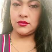 Estudiante de economia graduada en técnico en comercio exterior