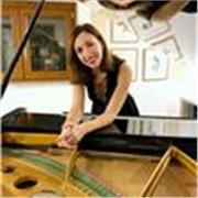 Pianista diplomata con lode al Conservatorio San Pietro a Majella, propone lezioni di solfeggio individuali e/o di gruppo in presenza e online