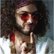 Chitarrista diplomato e con 8 anni di esperienze live offre lezioni di strumento/teoria/armonia/composizione e produzione musicale