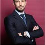 Puntuale, preciso, serio e professionale. 
L'impostazione nello studio è fondamentale.